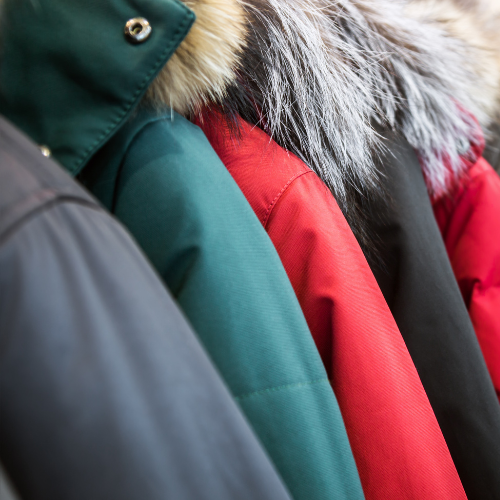 Färgglada dunjackor – guide till tvättning